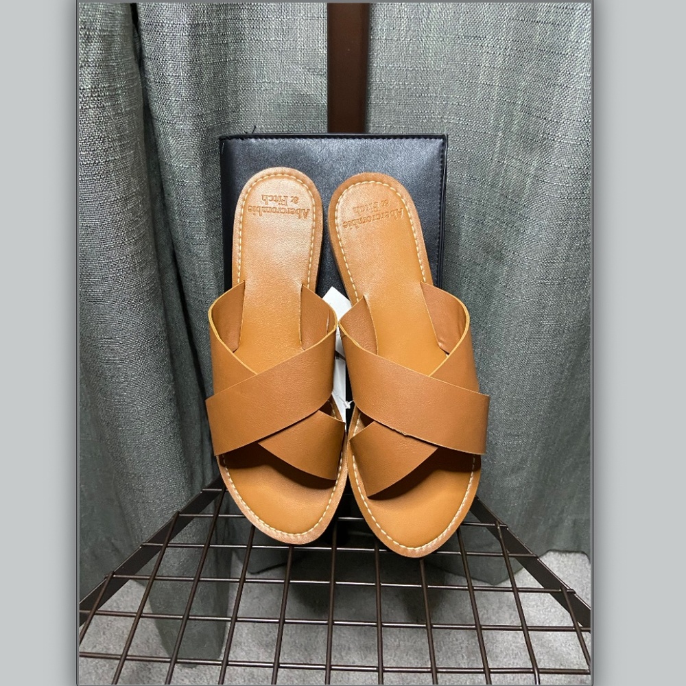 Abercrombie & Fitch | NWT | Faux Leather Sandals